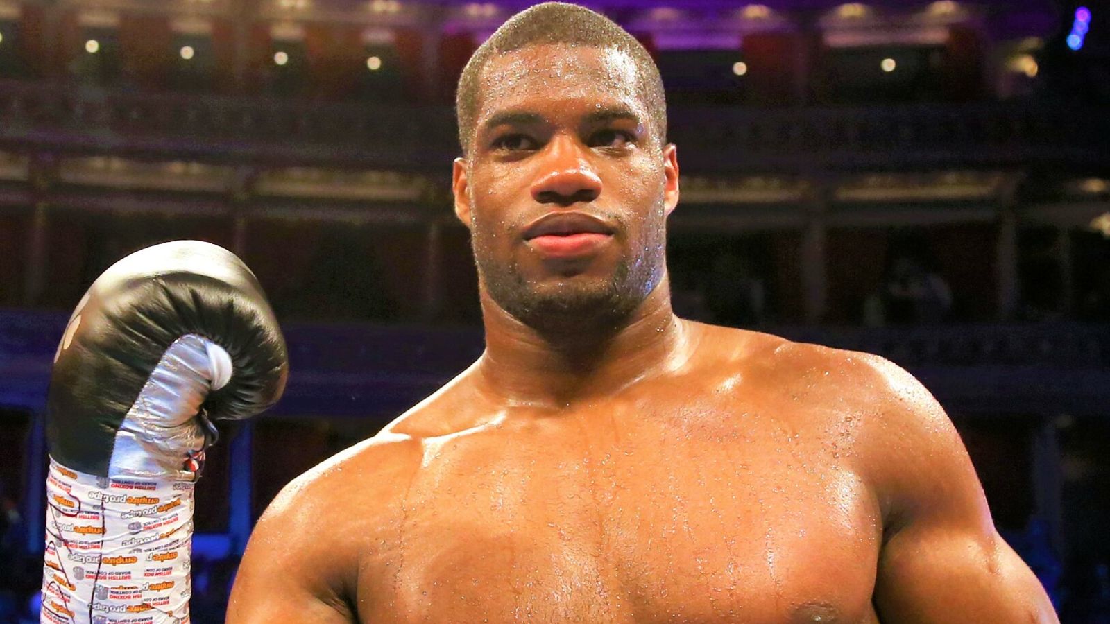 Чемпион WBO в супертяжёлом весе Даниэль Дюбуа на ринге