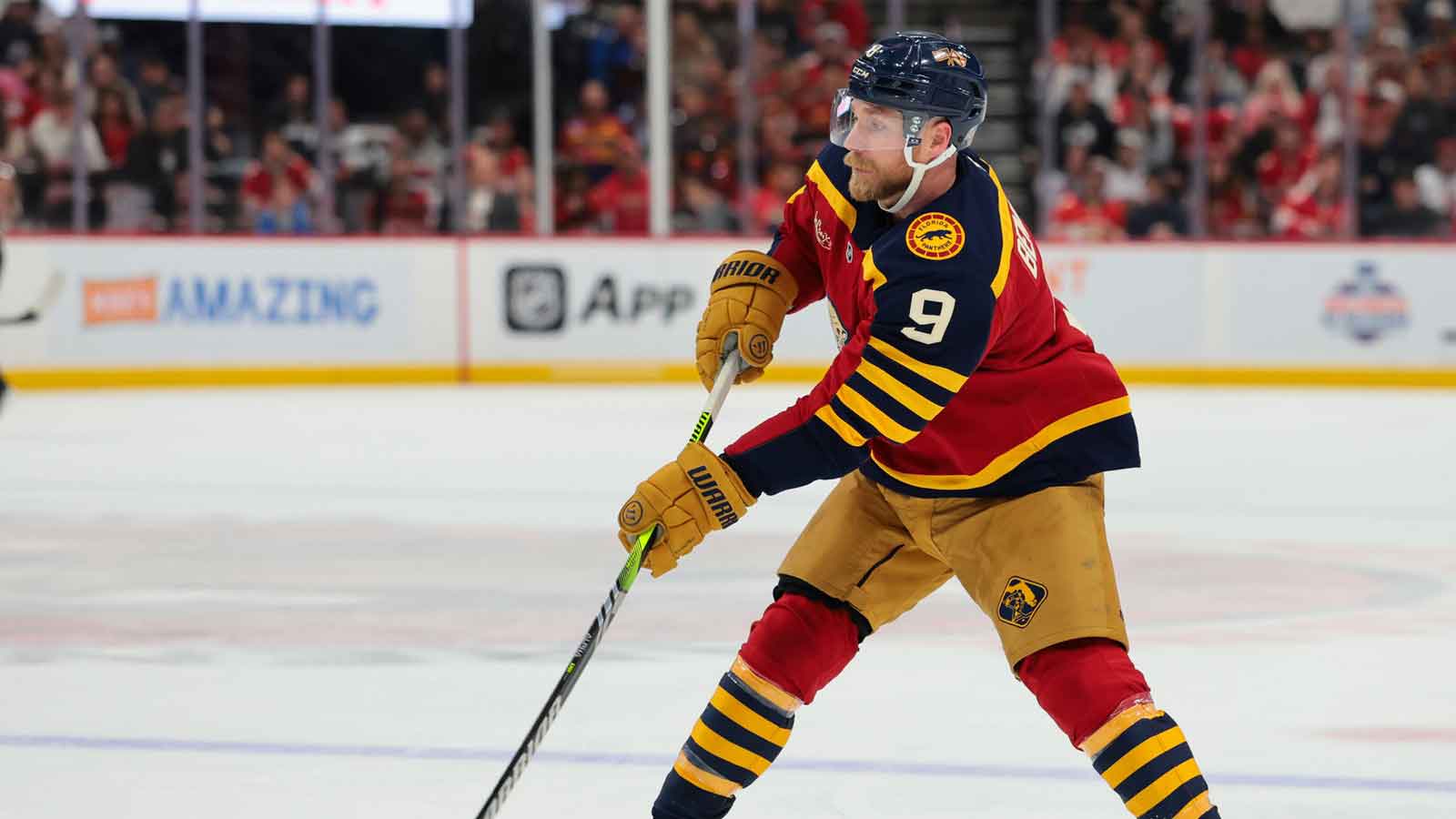 Archivfoto: Carter Verhaeghe (Nr. 23) feiert ein Tor mit Florida-Panthers-Teamkollegen, darunter Evan Rodrigues.