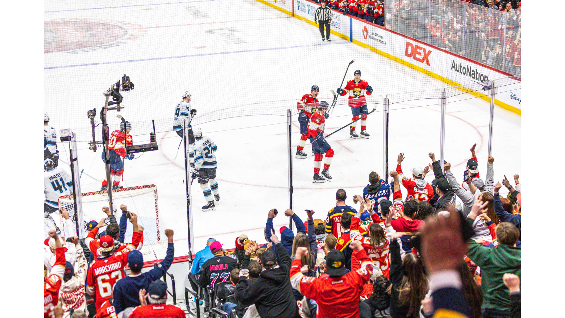 Archivfoto: Carter Verhaeghe von den Florida Panthers feiert ein Tor während eines Spiels.