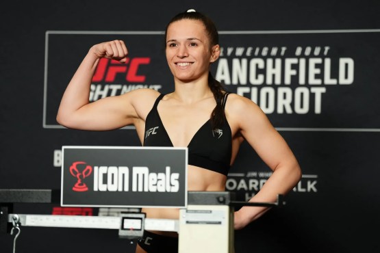 Erin Blanchfield beim UFC-Atlantic-City-Wiegen (Hintergrund: 'Blanchfield vs Fiorot')