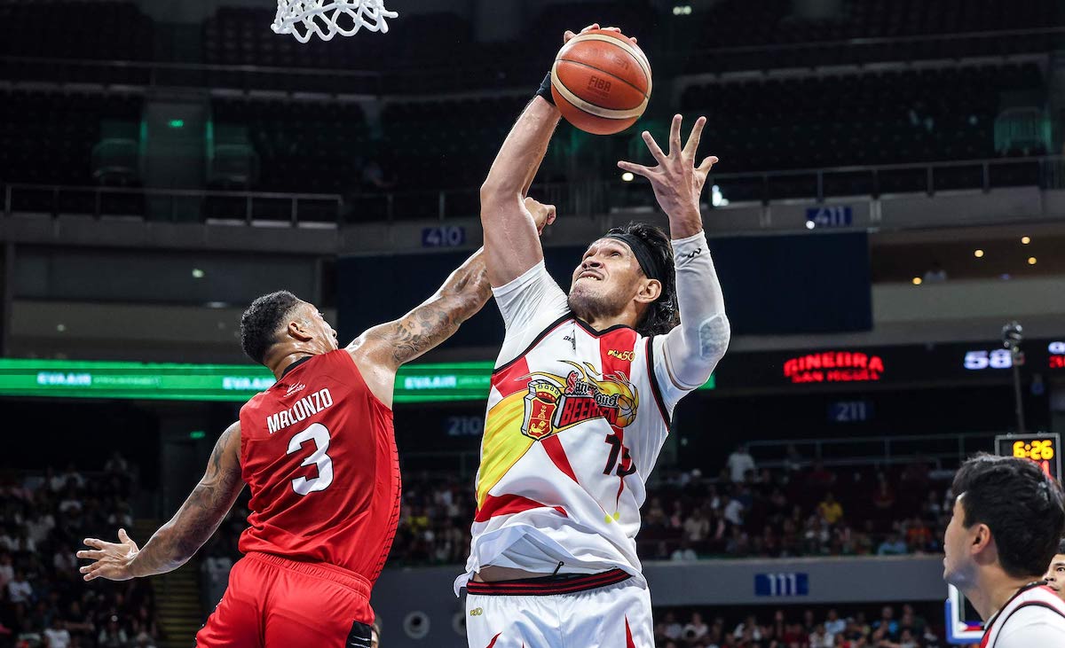 June Mar Fajardo in a San Miguel Beermen game (file photo)