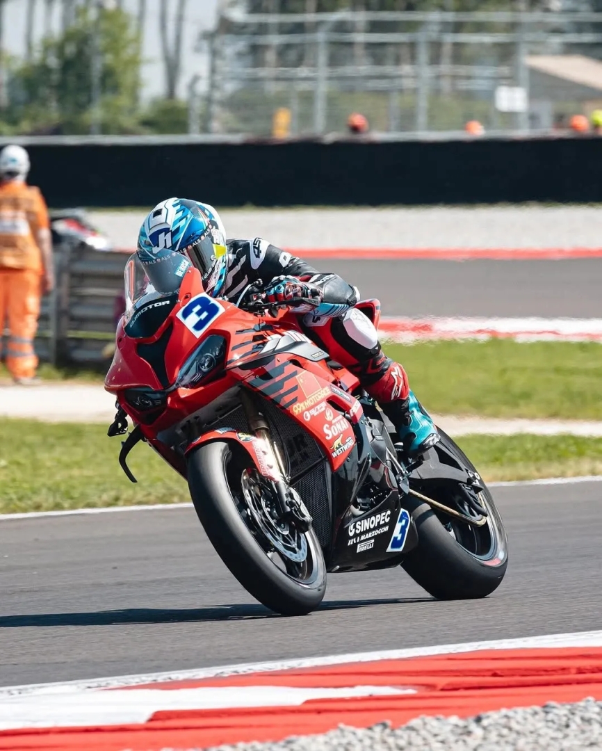 QJ Motor's SRK 800 RR competing in the WorldSSP class