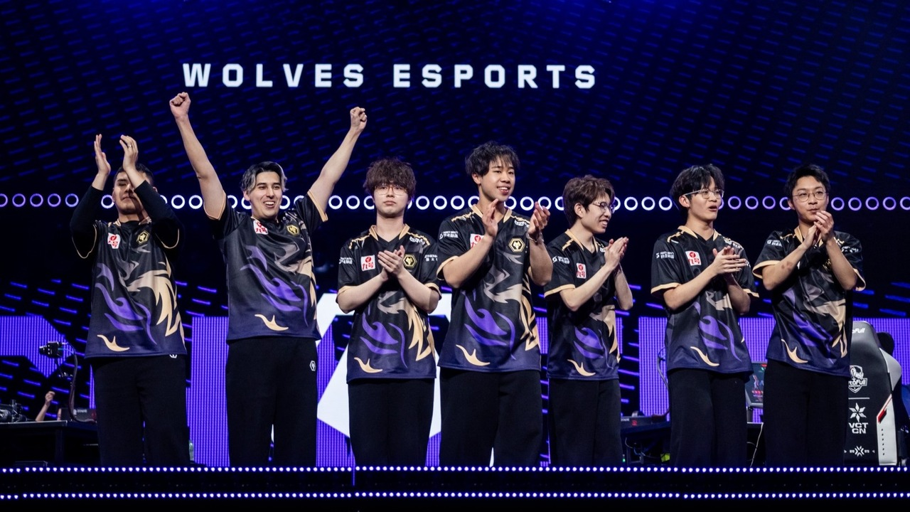 Wolves Esports players during a VCT China 2026 match