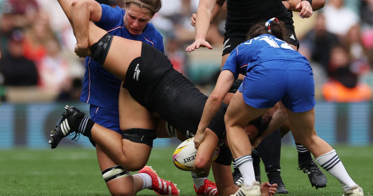 France and New Zealand players battle at the breakdown during a women's Test