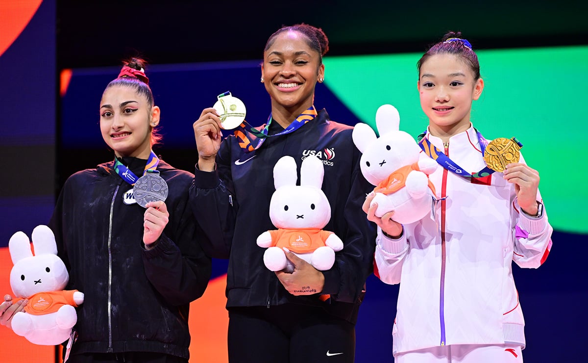 World all-around podium in Rotterdam: Liudmila Roshchina (silver), Skye Blakely (gold) and Ke Qinqin (bronze)
