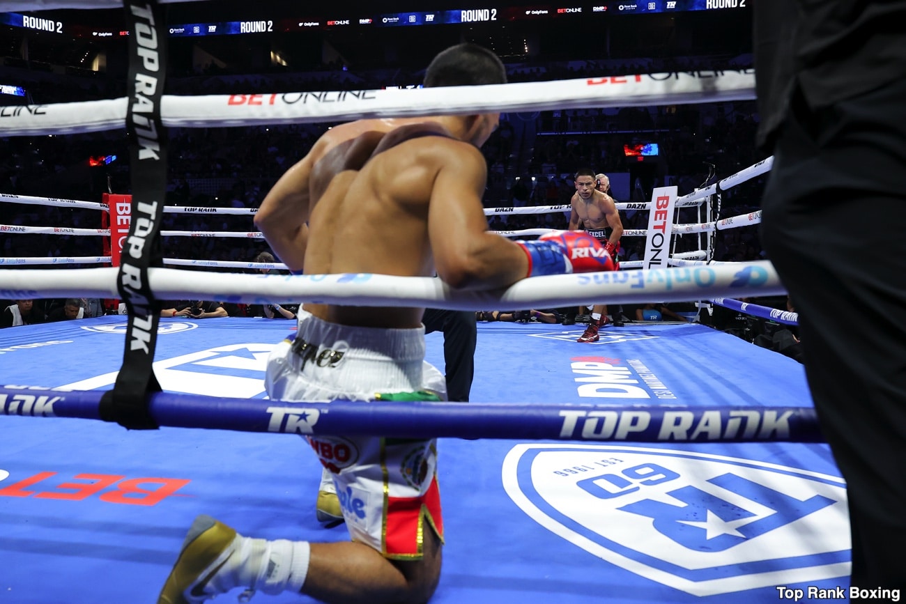Foster Drops Navarrete Twice in the 12th to Unify Three Super-Featherweight Titles - inside1