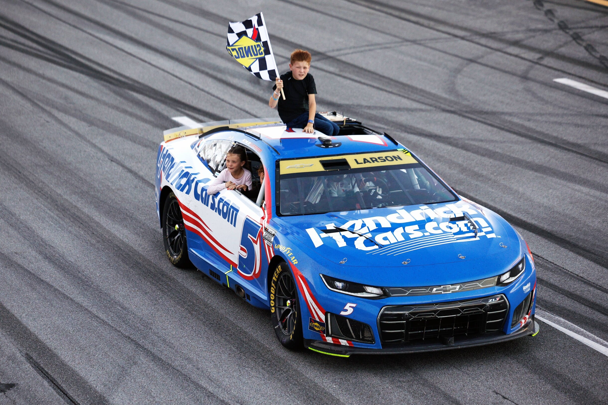 Kyle Larson's last-lap miracle at Talladega puts a third NASCAR title within reach - inside2