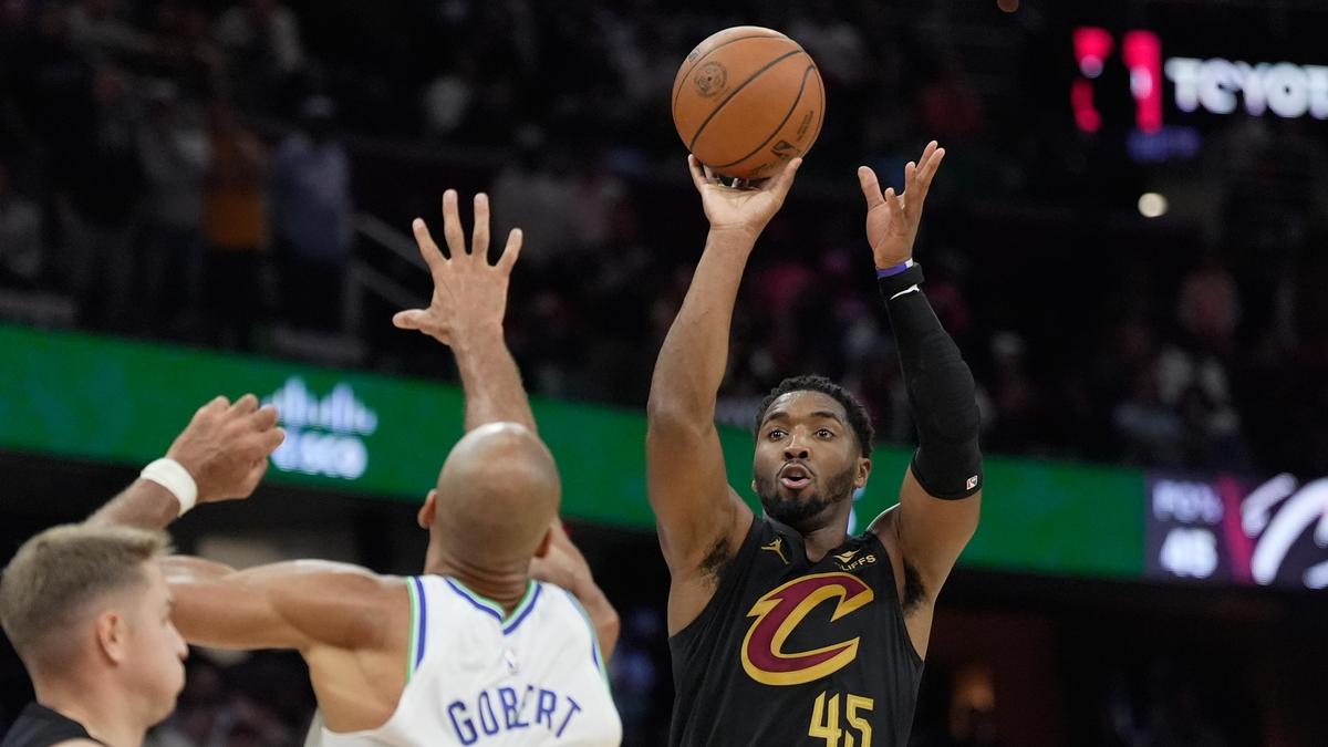 Cleveland Cavaliers guard Donovan Mitchell (jersey 45) in action against Minnesota at Rocket Arena, 26 October 2026