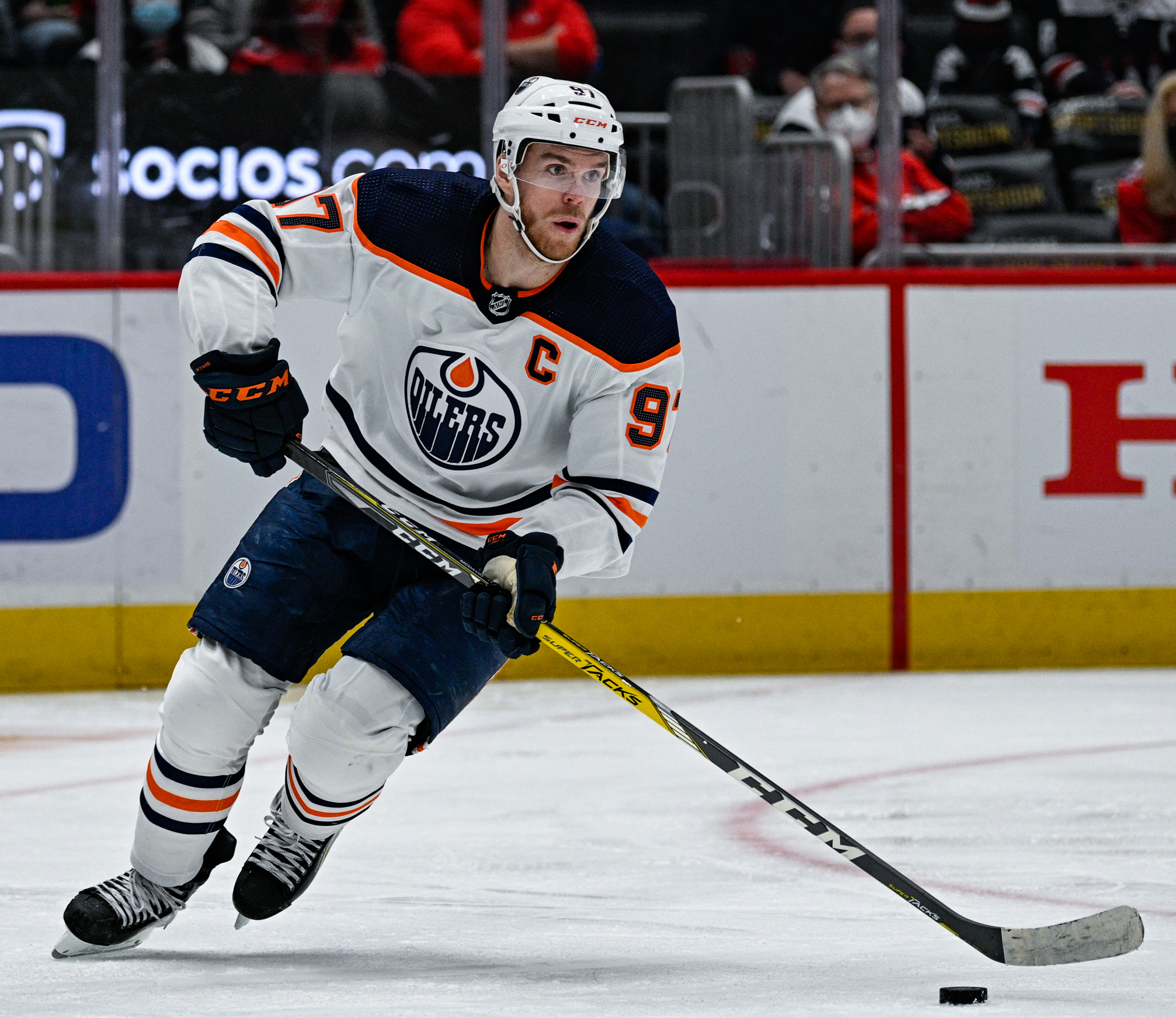 McDavid makes NHL history as Oilers shut out Flames 4-0 - inside2