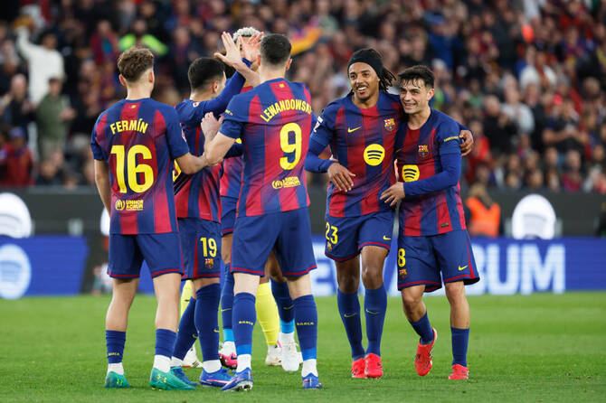 Lamine Yamal celebrates with Barcelona teammates during La Liga