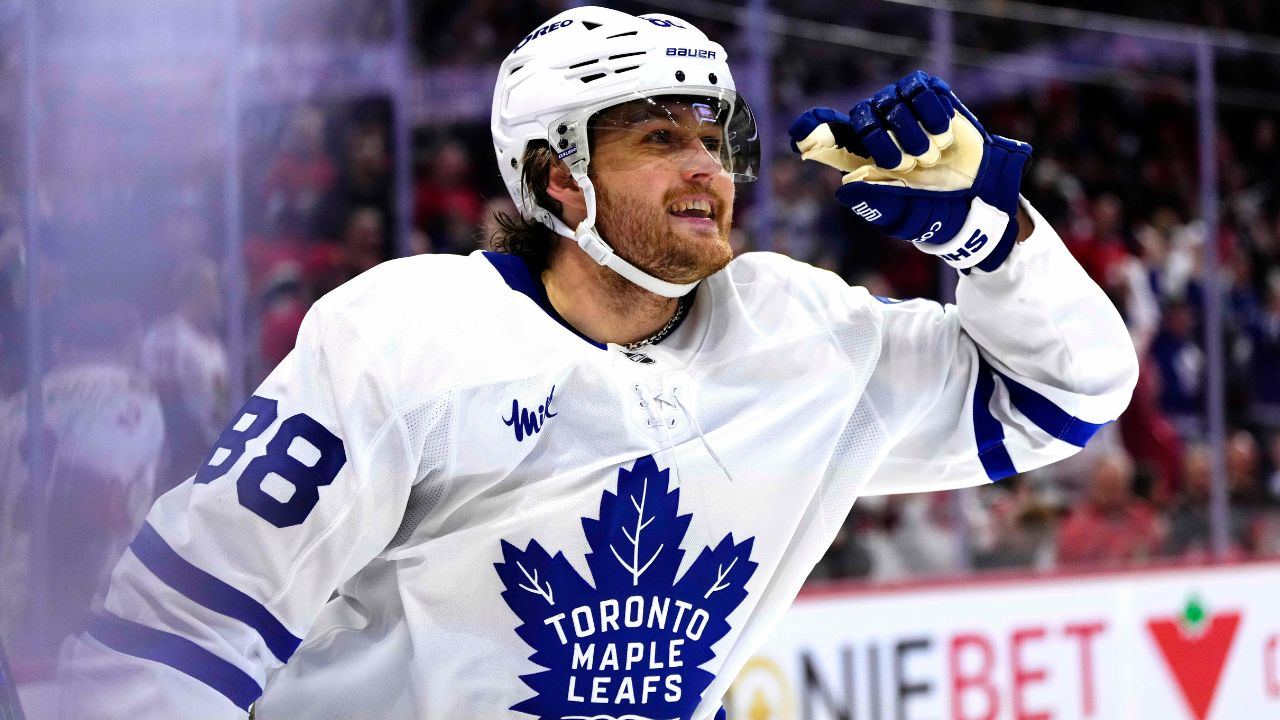 William Nylander in a Toronto Maple Leafs jersey
