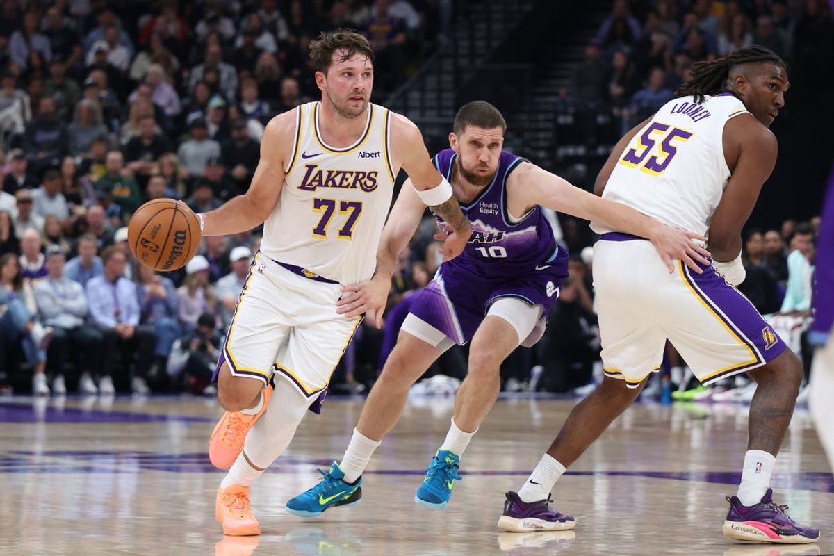 Luka Doncic uses a screen by Kevon Looney against Utah's Svi Mykhailiuk during the first half at Delta Center, 25 October 2026.
