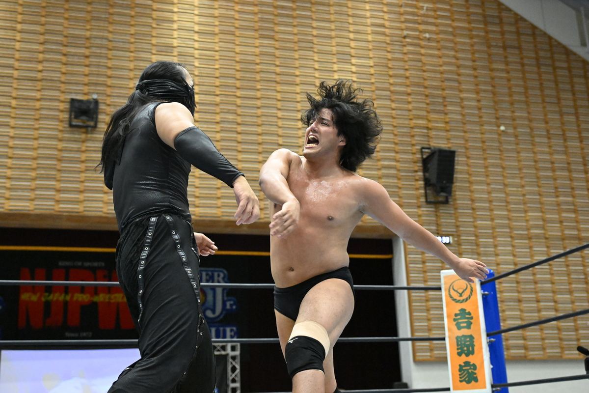 Masatora Yasuda fights back against HOUSE OF TORTURE during the Night 4 main event at Hanamomo Gymnasium, Koga City, on October 27, 2026, in a photo credited to NJPW