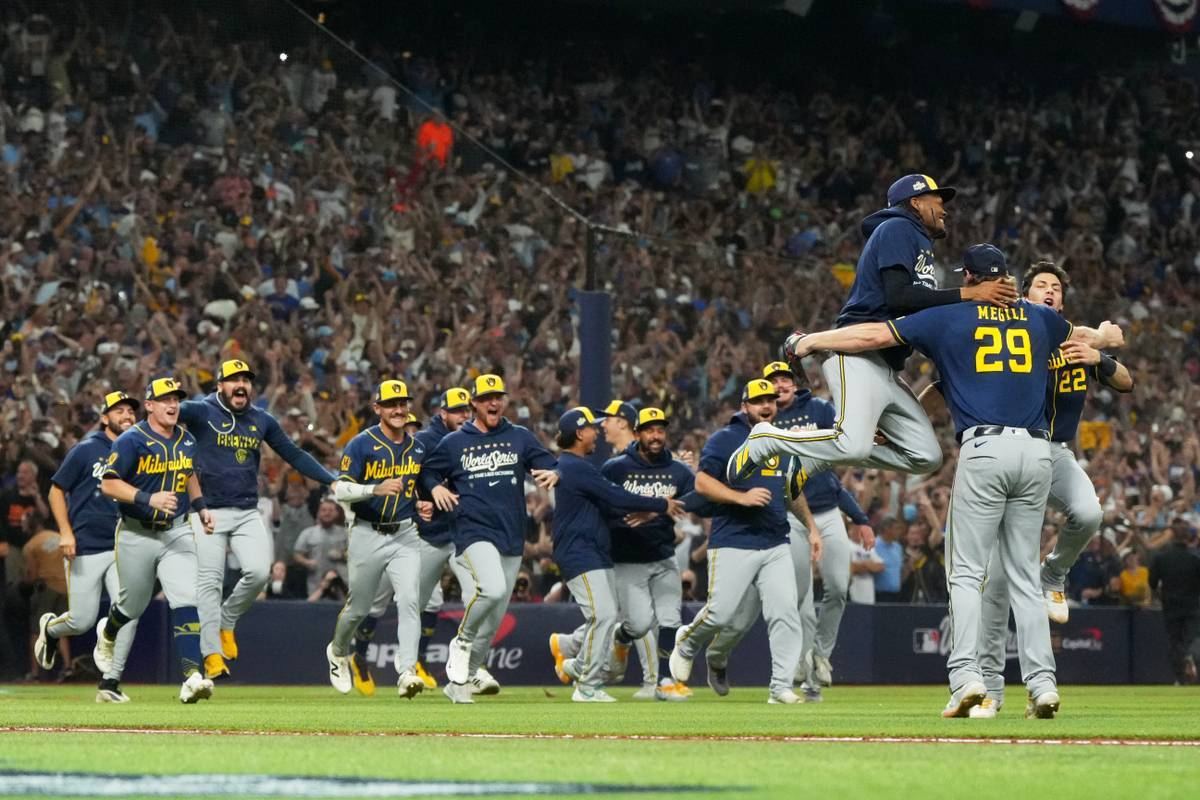 The Milwaukee Brewers celebrate after winning baseball's World Series against the Tampa Bay Rays, Wednesday, 28 October 2026, in St. Petersburg, Fla. (AP Photo/Ashley Landis)