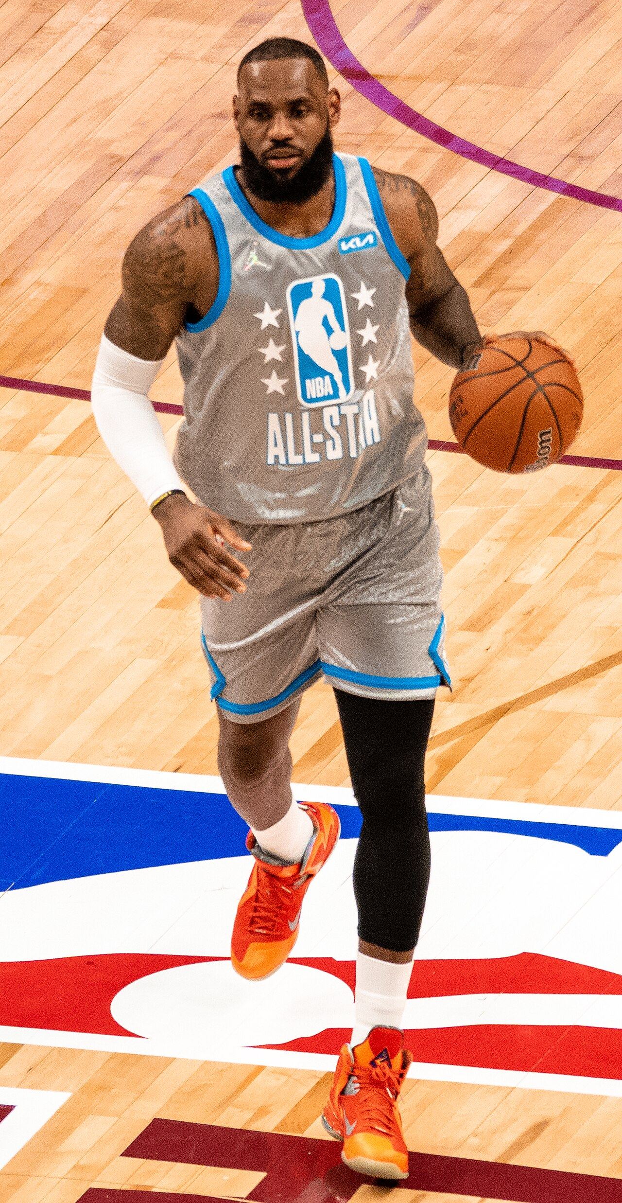 Archive photo: LeBron James in action before joining the Philadelphia 76ers; not a photo from the 30 October 2026 game against the Knicks.